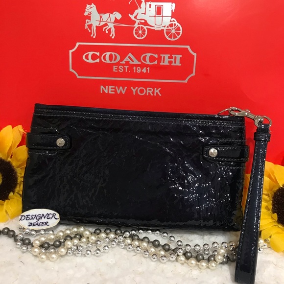 COACH Audrey Dark Blue Patent Leather Wristlet VGC - Picture 4 of 9